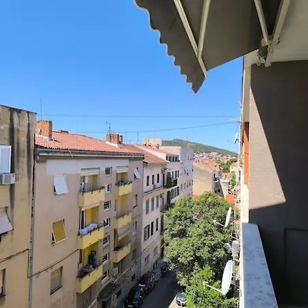 Town Center Fabi Apartment *